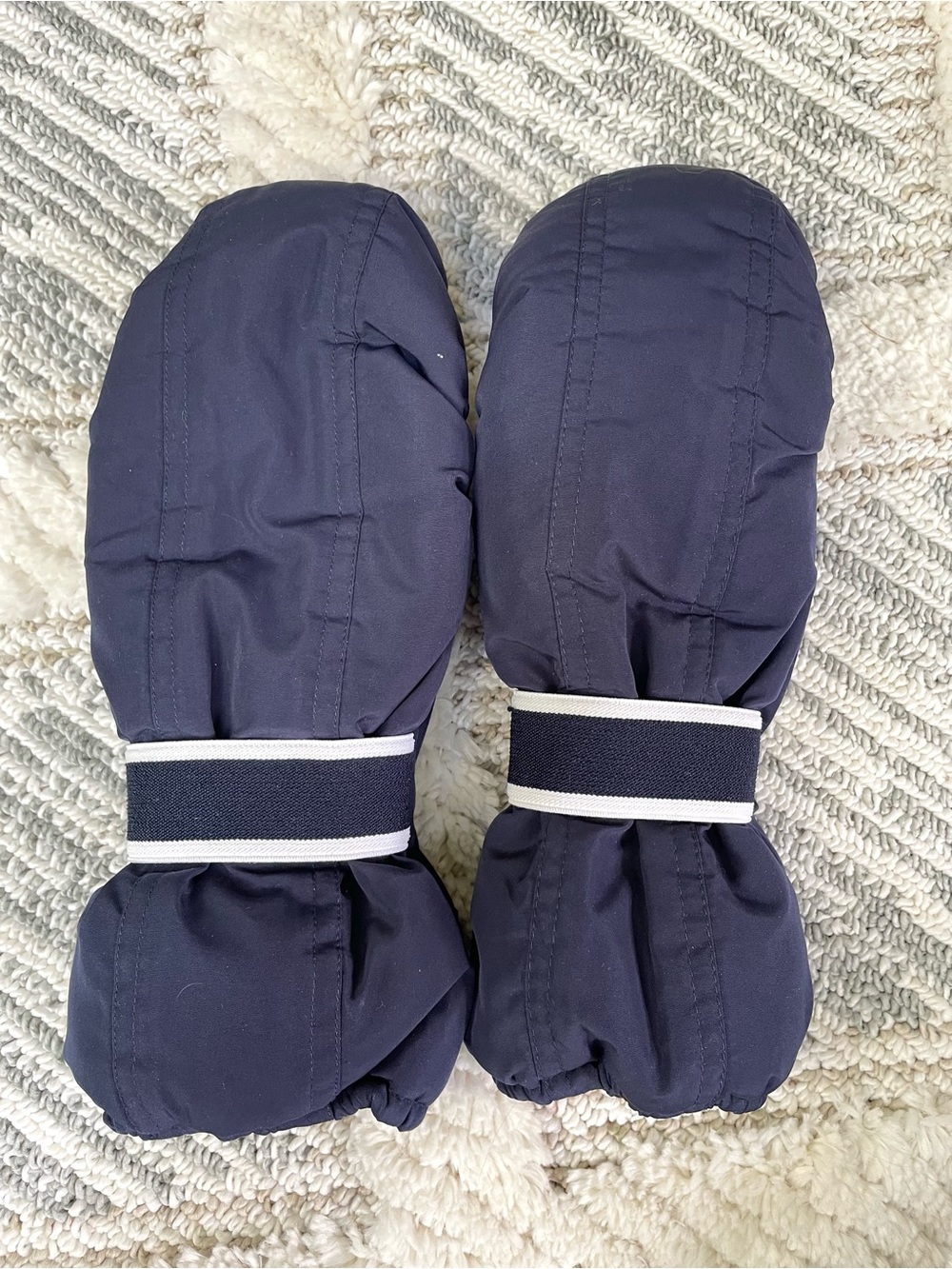 The Company Store -  Navy Insulated Mittens with Elastic Strap - Size M